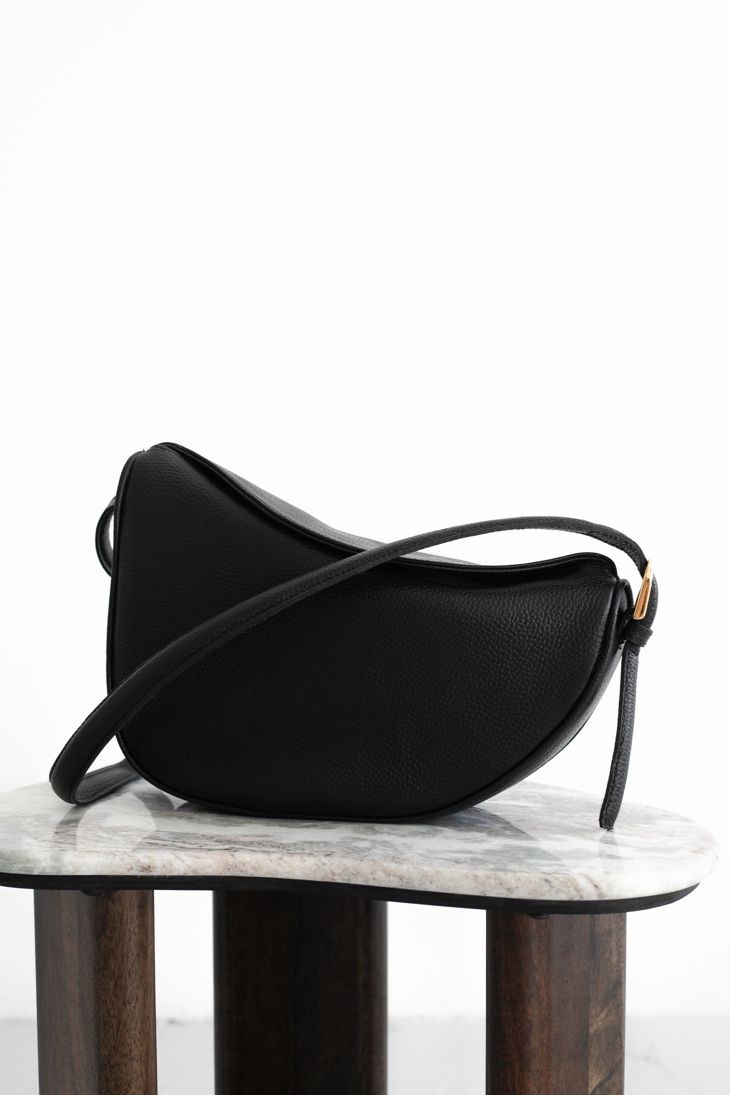 Halfmoon Black