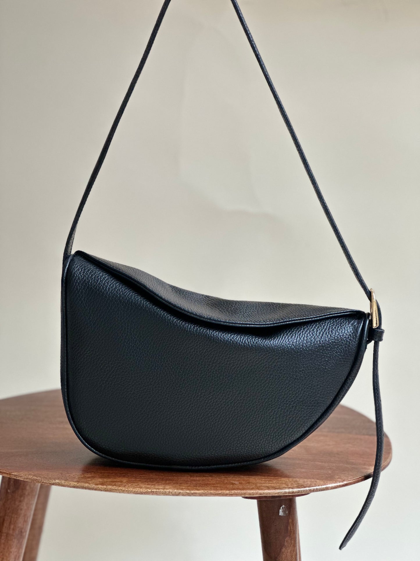 Halfmoon bag black