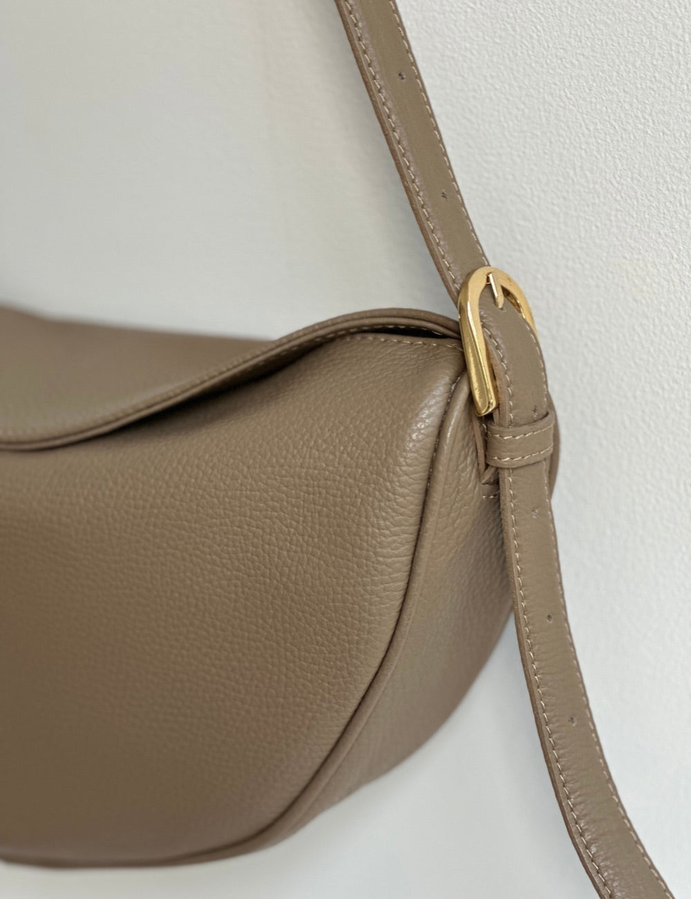 Halfmoon bag Taupe
