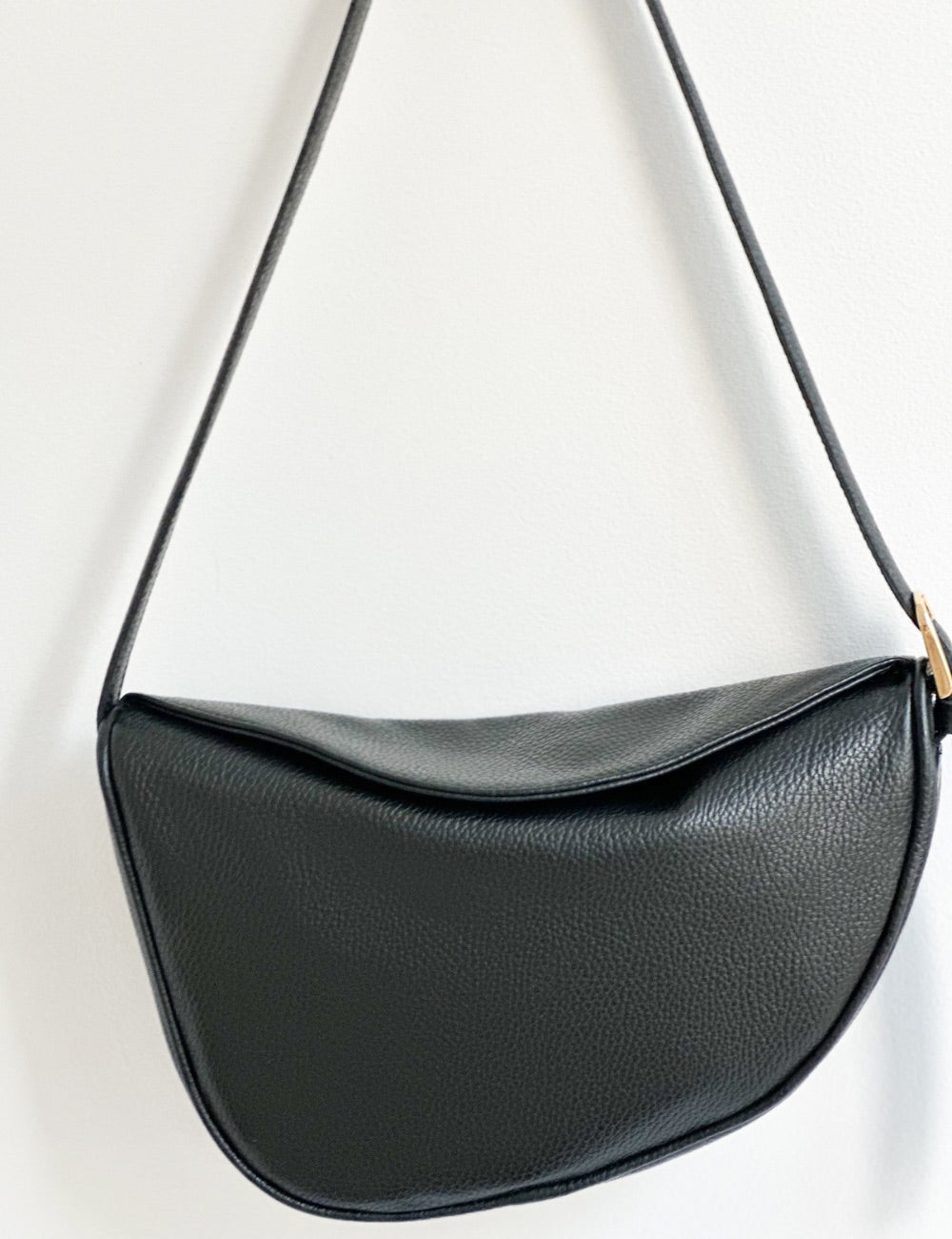 Halfmoon bag black