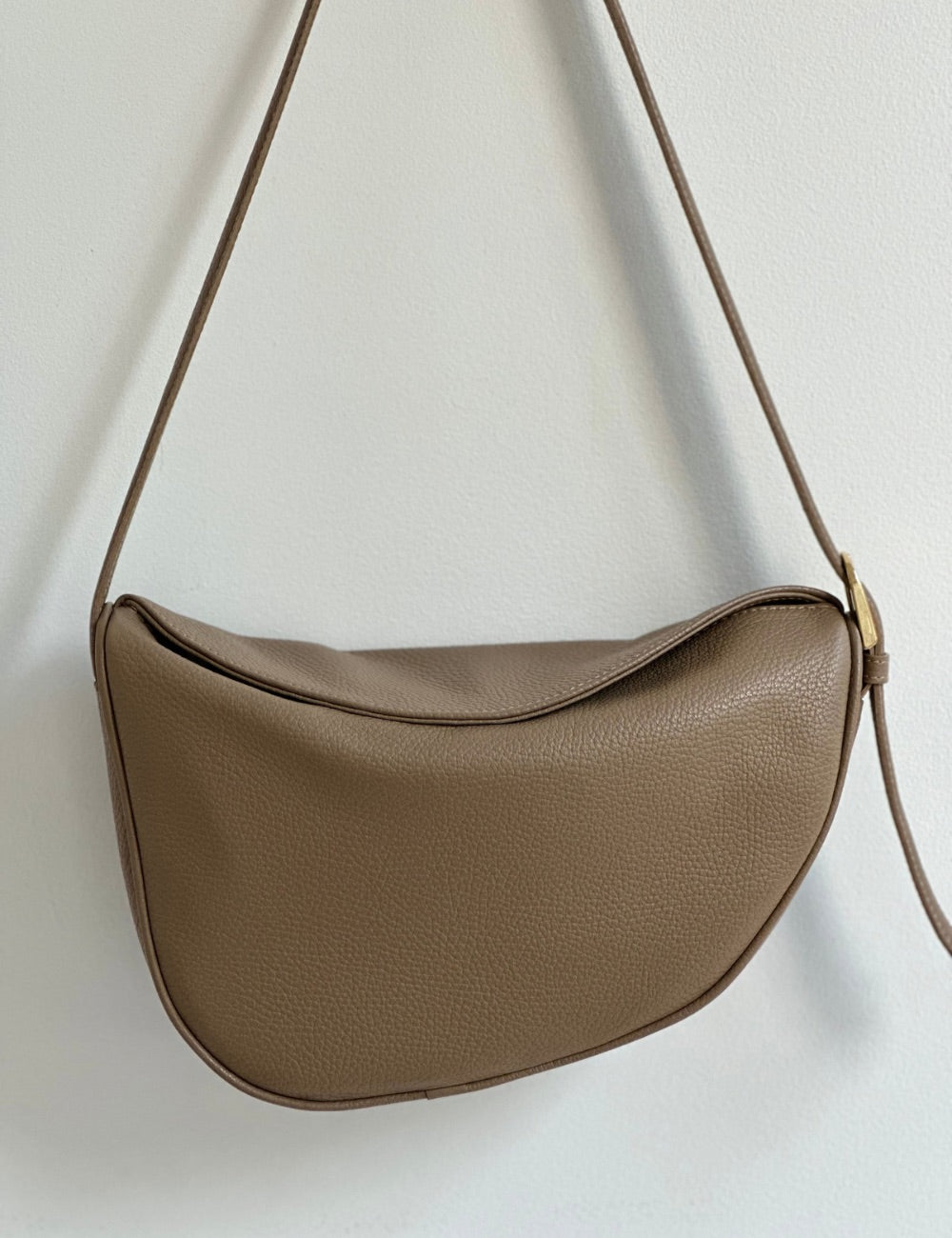 Halfmoon bag Taupe