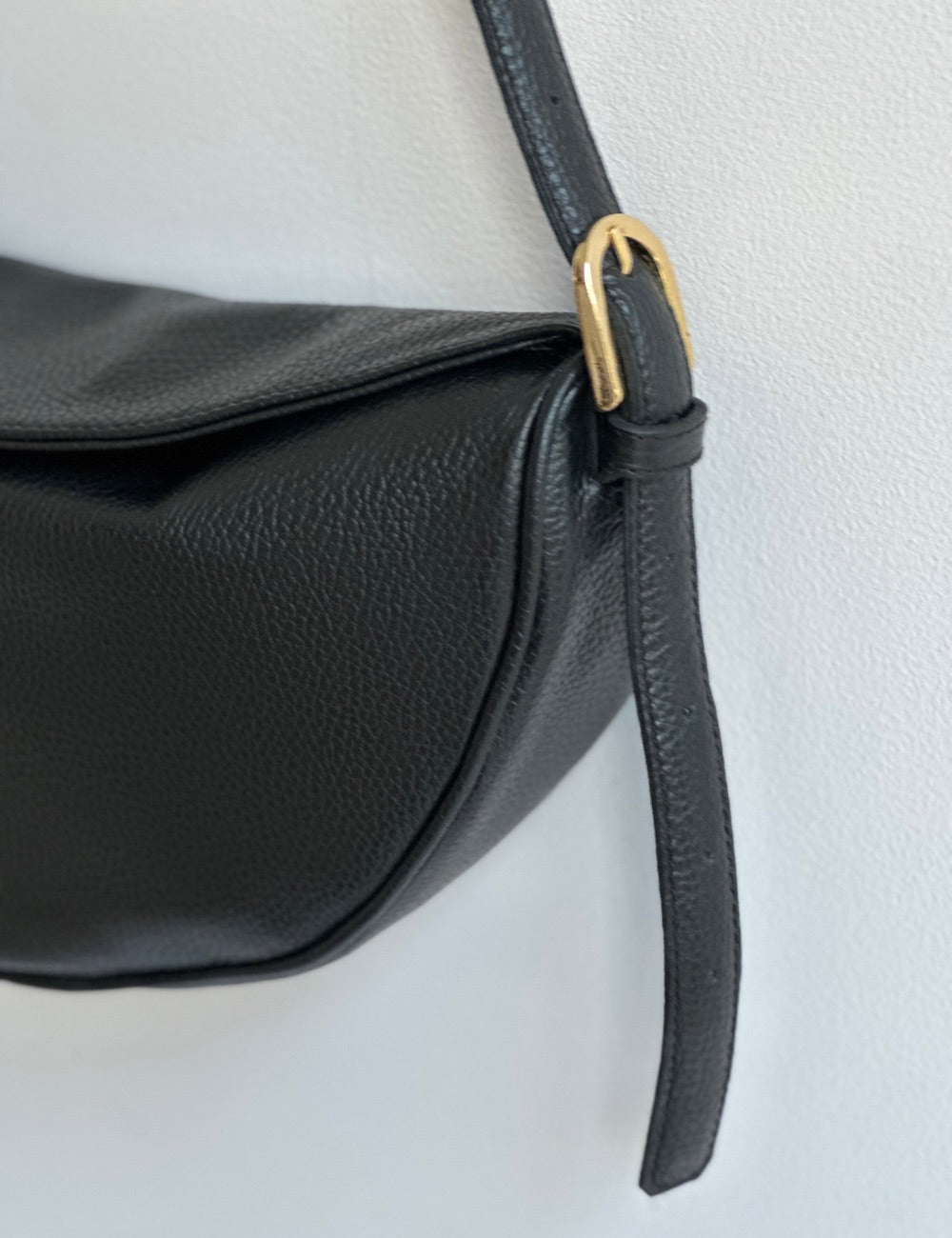 Halfmoon bag black