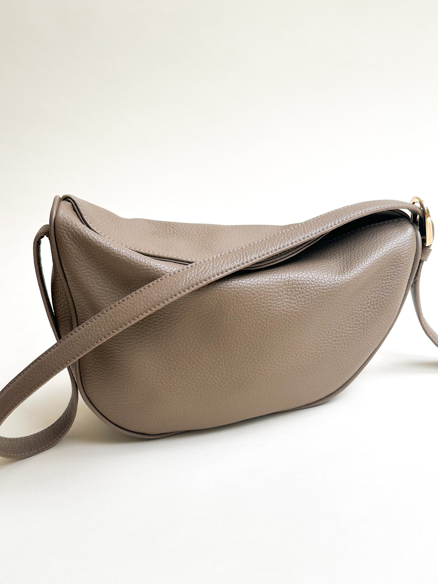 Halfmoon bag Taupe