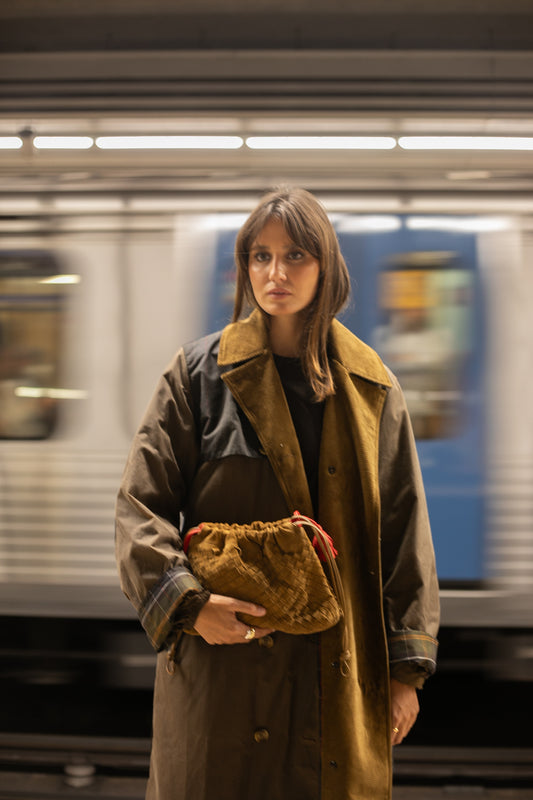 Alva Pouch in Suede Whiskey